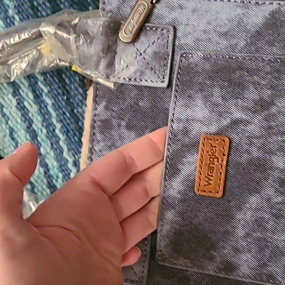 Montana West Wrangler denim sherpa tote with handles and optional strap. NWT - Picture 5 of 16